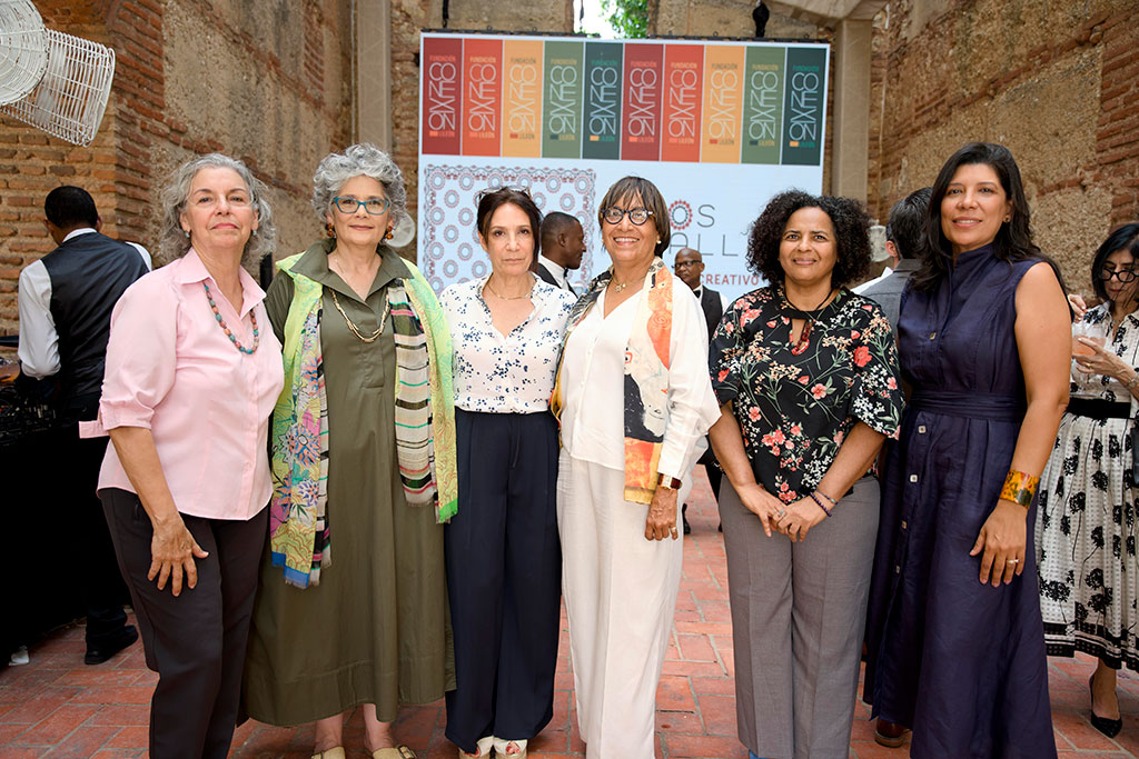 Iris de Mondesert, Lidia León, Inés Tolentino, Rosanna Pons, Iris Pérez and Yamile Eusebio at the Conexión LiLeón launch event in the Ruins of the San Nicolás de Bari Hospital.